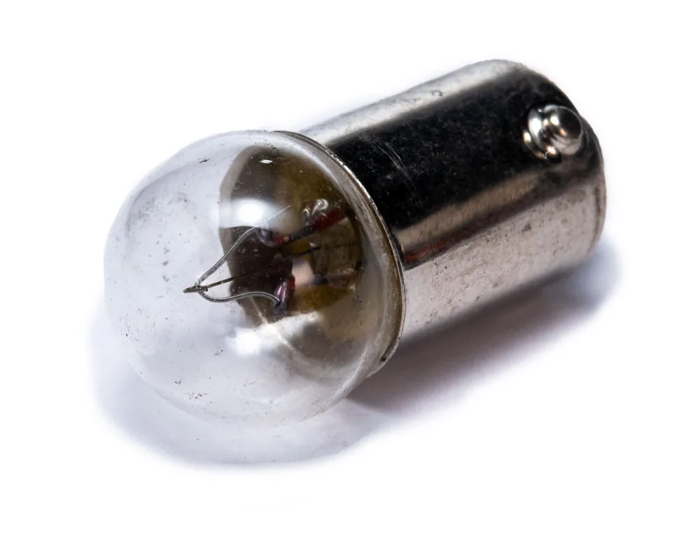 Foco 53 2 Watts 24 Volts Color Claro 1 Polo Patas Parejas TOTAL PARTS 04496